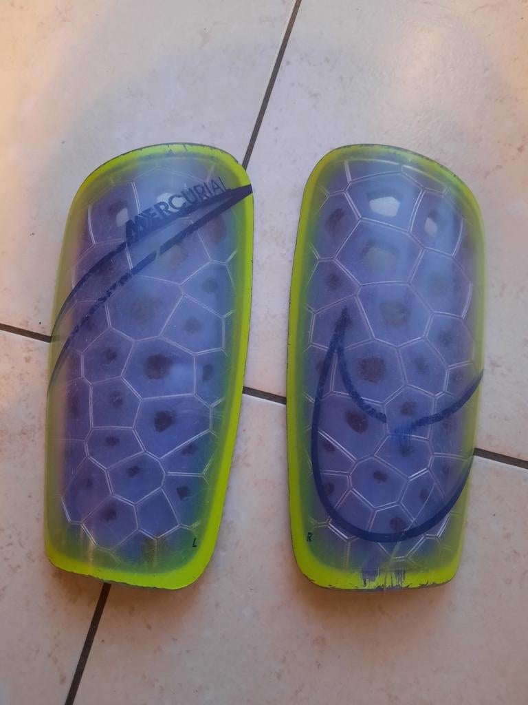 Protège-tibias de football, Sports & Fitness, Enlèvement ou Envoi, Comme neuf