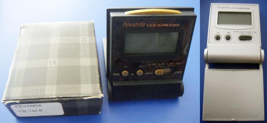 Réveil LED de voyage (avec clapet) PEVANDA noir ou argenté, Ophalen of Verzenden, Nieuw, Digitaal, Wekker of Tafelklok
