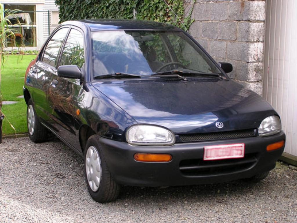 Mazda 121 "bolleke" 91-96 allerlei onderdelen, Ophalen, Gebruikt, Voor, Mazda