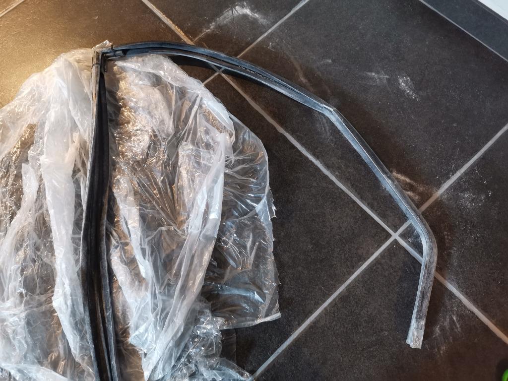 Alfa 33 raamrubber R.achter 60524204/60504500, Deur, Ophalen of Verzenden, Alfa Romeo, Gereviseerd