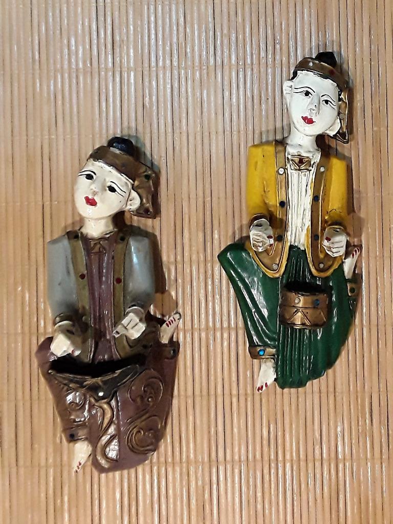 Lot oude Indonesische houten wandbeeldjes, Ophalen