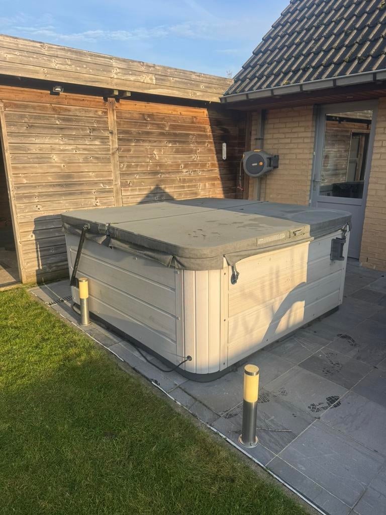 Jaccuzi, Enlèvement ou Envoi, Utilisé, Fixé