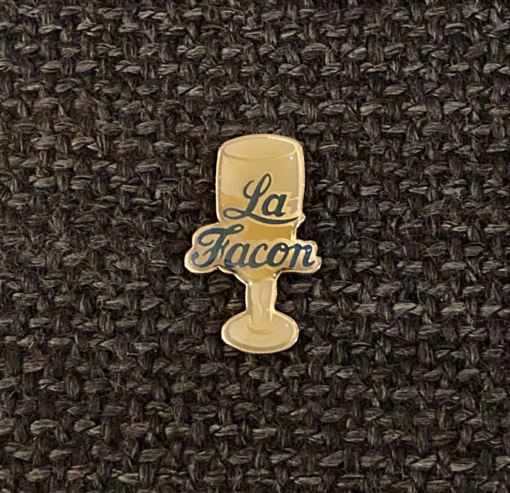 PIN - LA FACON - BIER - BIÈRE - BEER, Envoi, Utilisé, Marque, Insigne ou Pin's