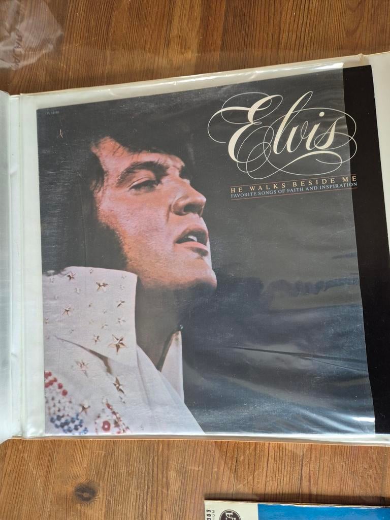 Elvis vinyl platen, Enlèvement