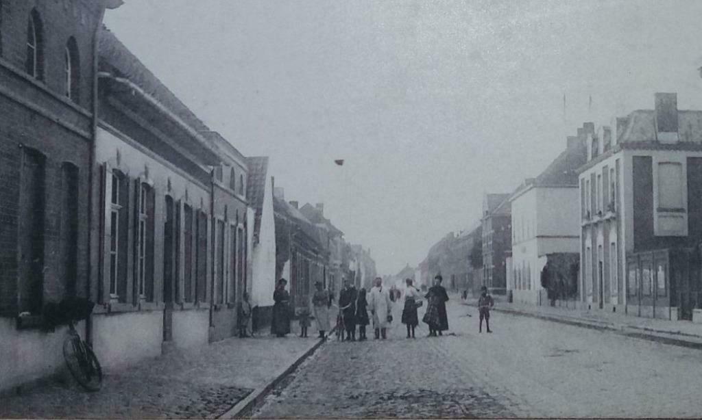 Carte postale Pecq Rue de Courtrai Ecole, Gendarmerie, Collections, Cartes postales | Belgique, Enlèvement ou Envoi, Avant 1920