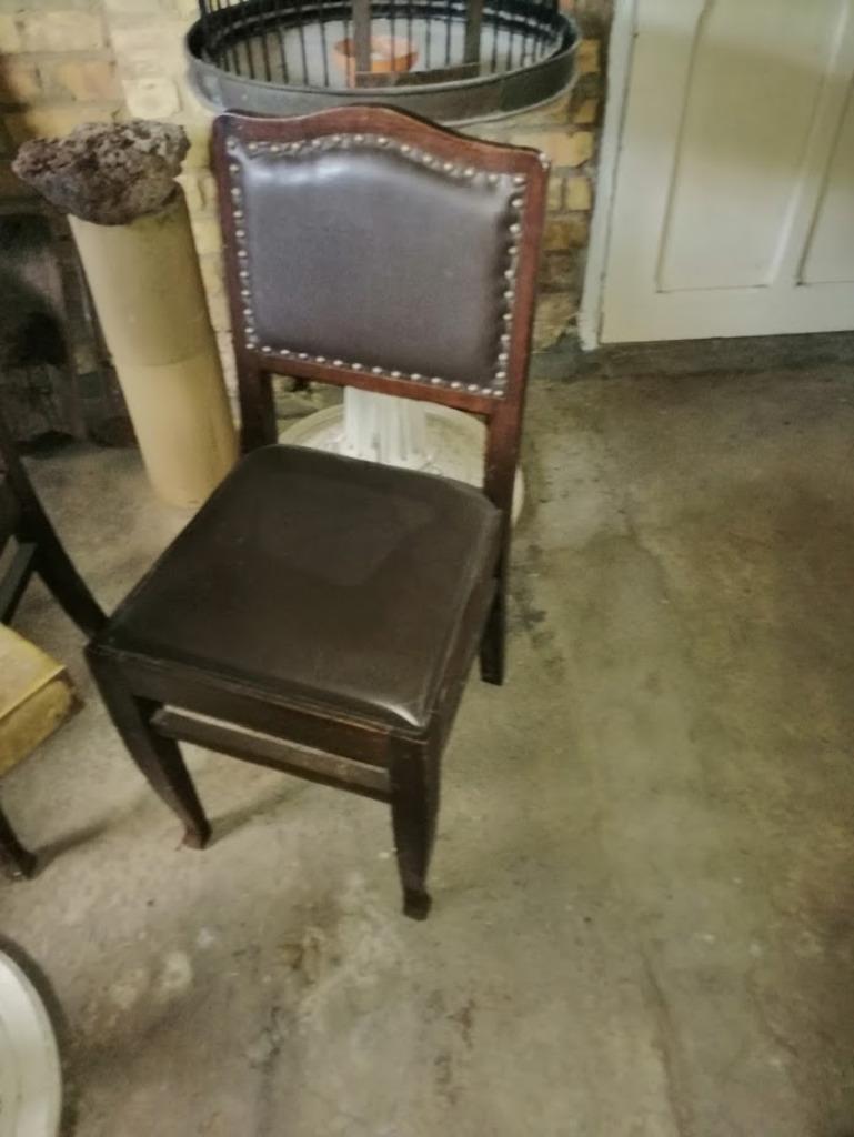 24 Cafestoelen, Ophalen