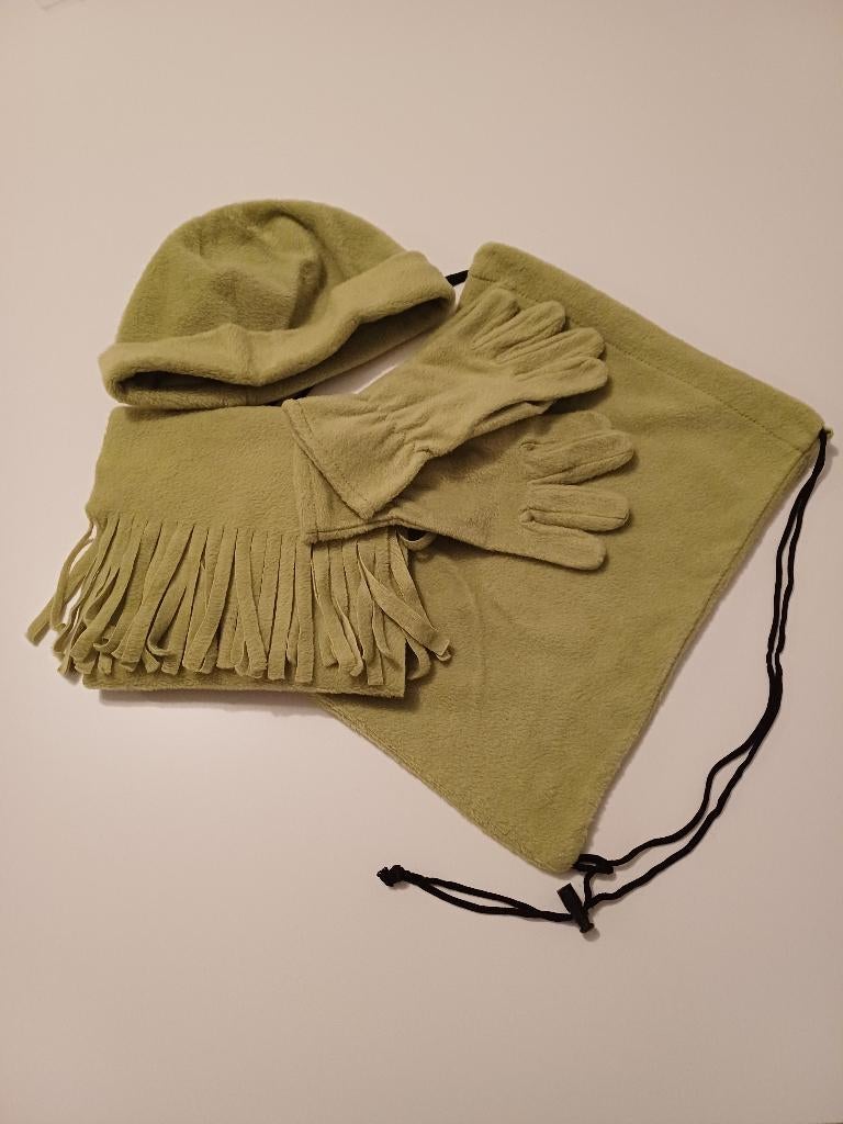 Winterset licht groen, Kleding | Dames, Mutsen, Sjaals en Handschoenen, Zo goed als nieuw, Sjaal, Ophalen of Verzenden