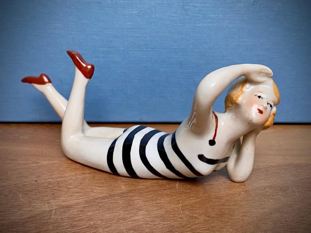 ANTIEK ART DECO BADPORSELEINEN BEELDJE UIT 1930, Antiek en Kunst, Antiek | Porselein, Ophalen of Verzenden