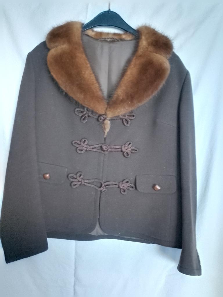Veste courte avec joli col, Taille 38/40 (M), Brun, Enlèvement, Porté
