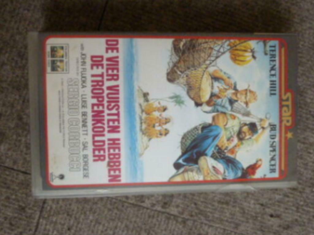 VHS video cassette DE VIER VUISTEN HEBBEN DE TROPENKOLDER, Alle leeftijden, Ophalen of Verzenden, Overige genres