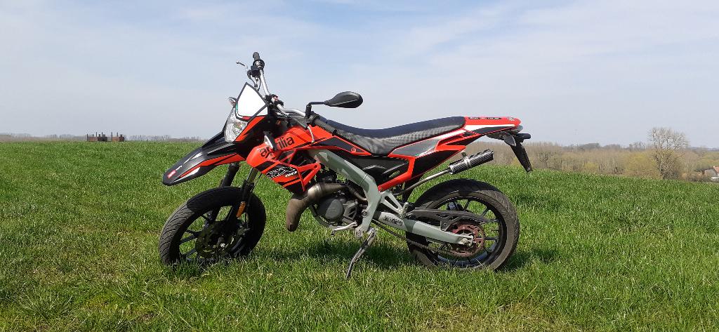 Excellent Aprilia SX50 classe B, Vélos & Vélomoteurs, Cyclomoteurs | Marques Autre, Comme neuf, Classe B (45 km/h), Enlèvement