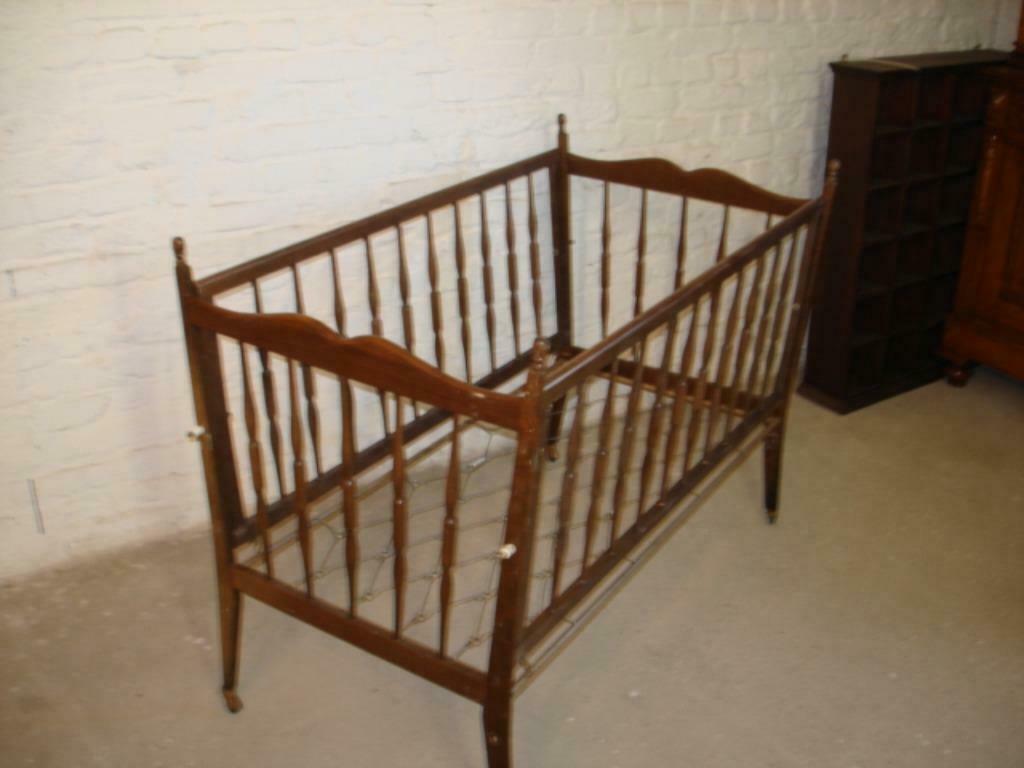 Oud houten kinderbedje, Kinderen en Baby's, Ophalen, Gebruikt