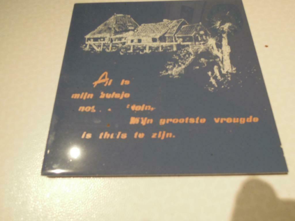 muurtegel " Al is mij huisje nog zo klein, ...." keramiek, Ophalen of Verzenden