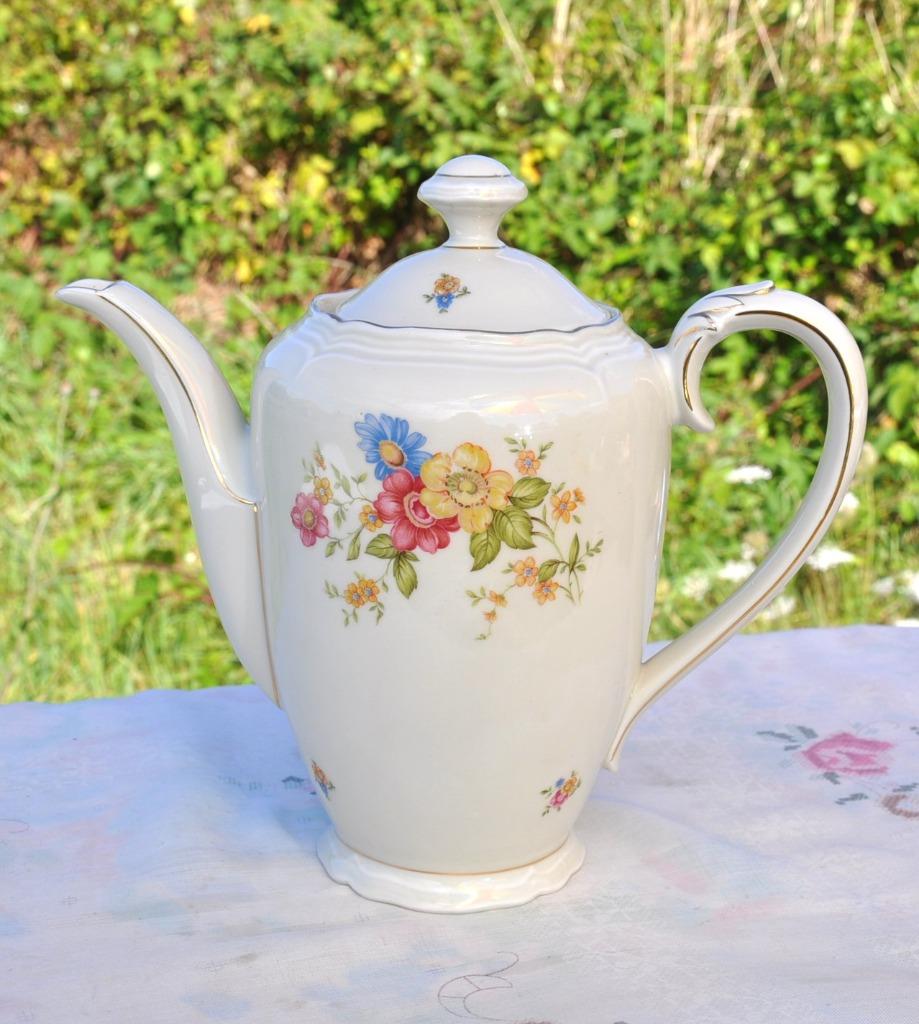 cafetière en porcelaine decor bouquet bavaria, Antiquités & Art, Enlèvement ou Envoi