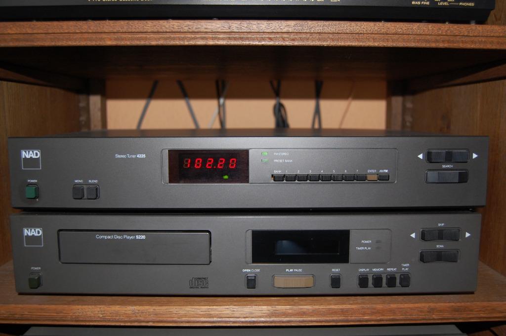 NAD 4225-TUNER, Audio, Tv en Foto, Ophalen of Verzenden, Zo goed als nieuw, Analoog