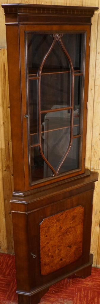 Engelse Hoekvitrine kast hoekkast zilverkast hoekmeubel ART, Huis en Inrichting, Kasten | Vitrinekasten, Gebruikt, 150 tot 200 cm