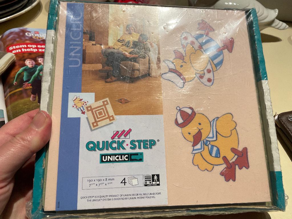 Quick step uniclic revels met kinderfiguurtjes, Neuf, Aggloméré, Enlèvement ou Envoi, Synthétique