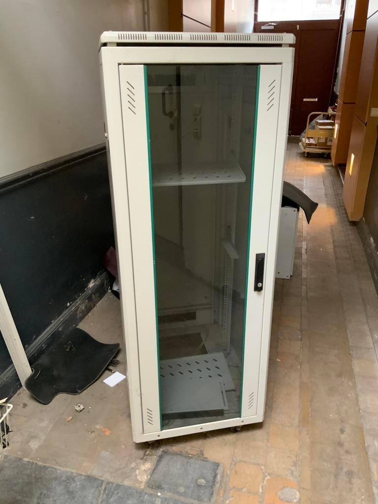 Serverkast, Computers en Software, Serverkasten, Ophalen, Zo goed als nieuw