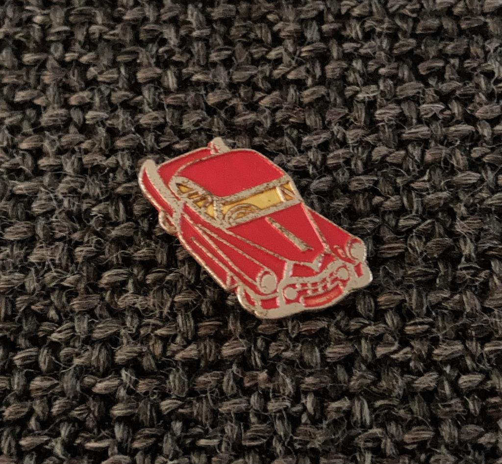 PIN - CADILLAC - CAR - AUTO - VOITURE, Verzenden, Gebruikt, Transport, Speldje of Pin