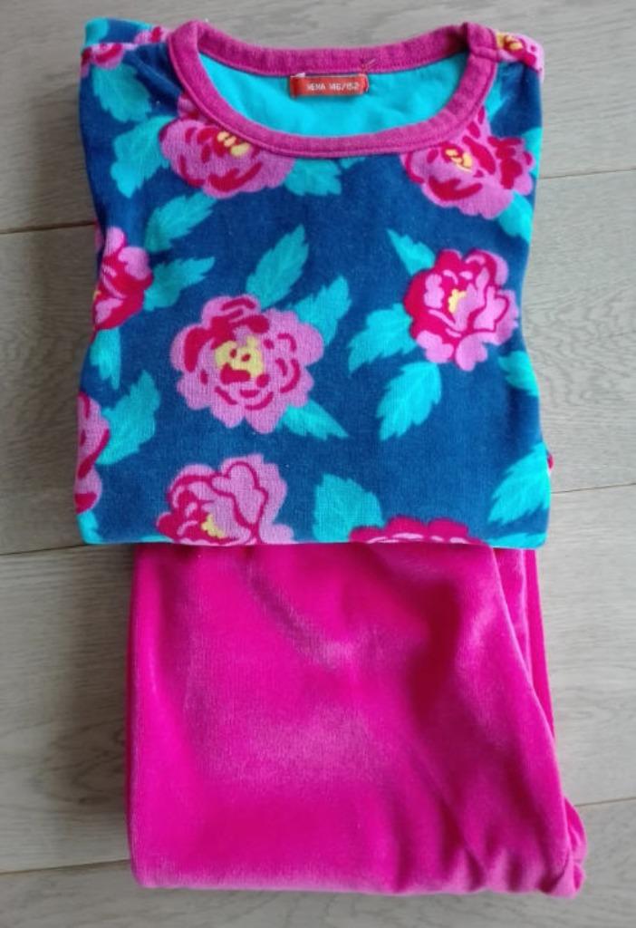 Fluwelen pyjama meisje van Hema maat 146-152 NIEUW, Neuf, Enlèvement ou Envoi, Vêtements de nuit ou Sous-vêtements, Hema