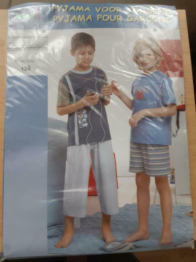 pyjama/shortama 128 jongen -blauw + opschrift-NIEUW, Kinderen en Baby's, Kinderkleding | Maat 128, Nieuw, Jongen, Nacht- of Onderkleding