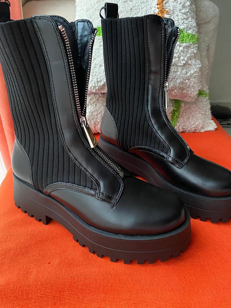 Nieuwe laarzen van Zara in maat 38., Kleding | Dames, Schoenen, Ophalen, Hoge laarzen, Zwart, Nieuw