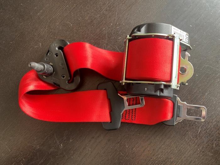 Tendeur de ceinture arrière centre d'un Renault Clio (Clio, Autos : Pièces & Accessoires, Enlèvement ou Envoi, 3 mois de garantie