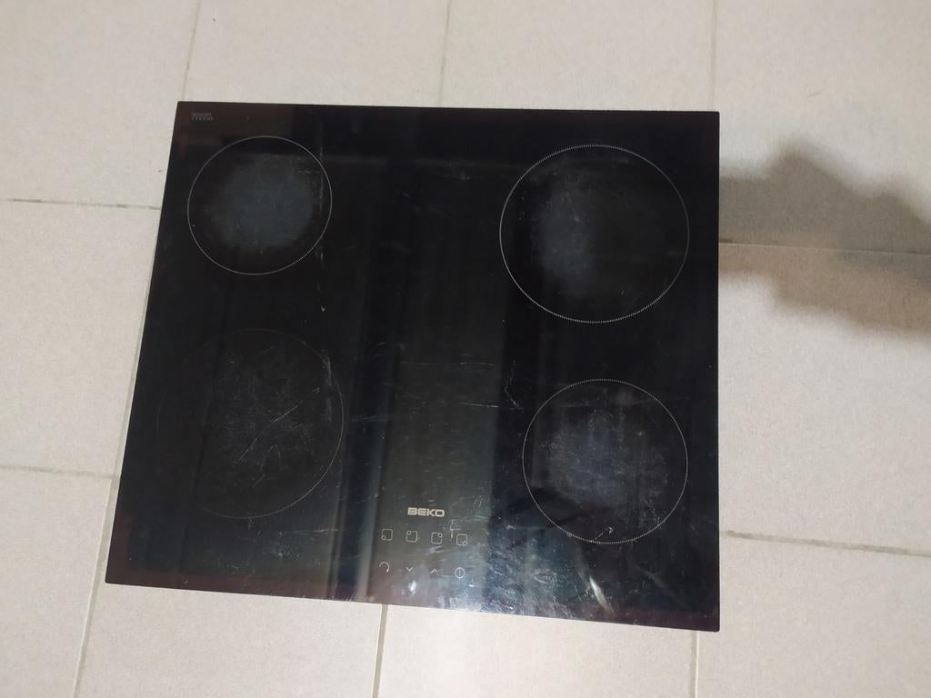 Vitro céramique Beko, Enlèvement, Utilisé, Céramique, 4 zones de cuisson