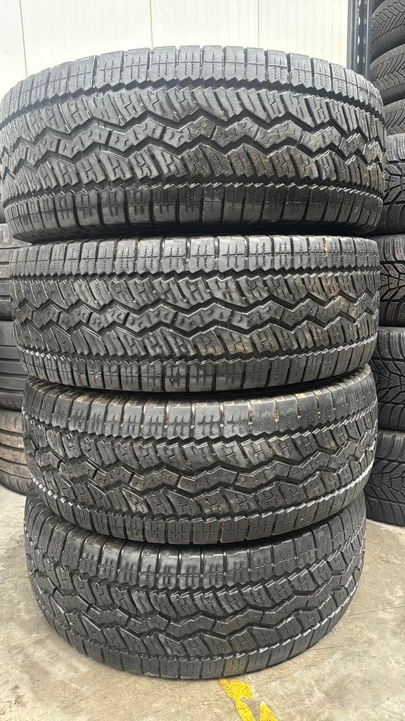 2257016  225/70/16  225/70R16 winter merk FALKEN, Ophalen