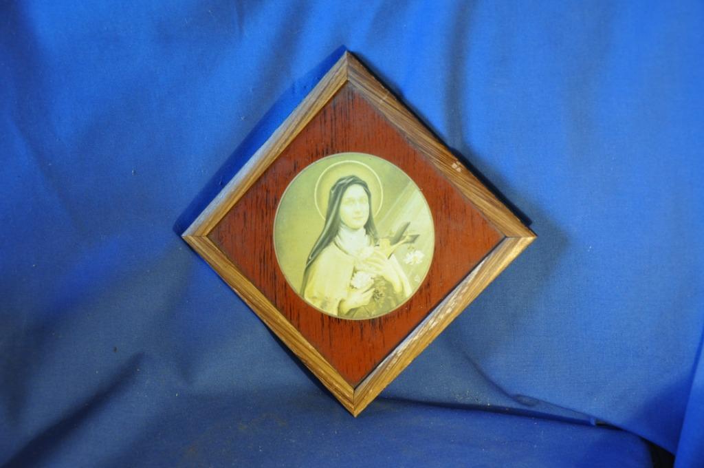 cadre losange avec sainte therese sur verre, Antiquités & Art, Antiquités | Objets religieux, Enlèvement ou Envoi