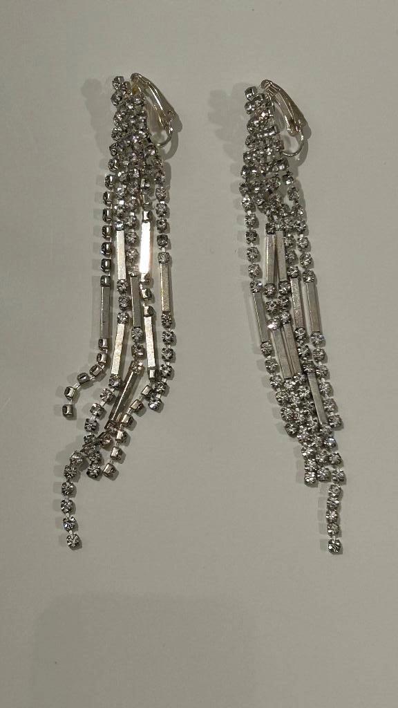 Zilverkleurige oorhangers met strass, Bijoux, Sacs & Beauté, Boucles d'oreilles, Neuf, Enlèvement ou Envoi, Argent, Pendantes