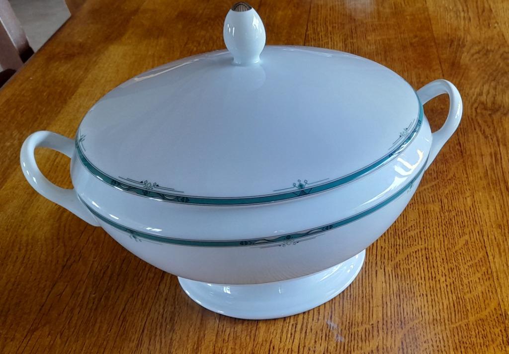 Soupière en porcelaine de Limoges (service Diva vert), Enlèvement