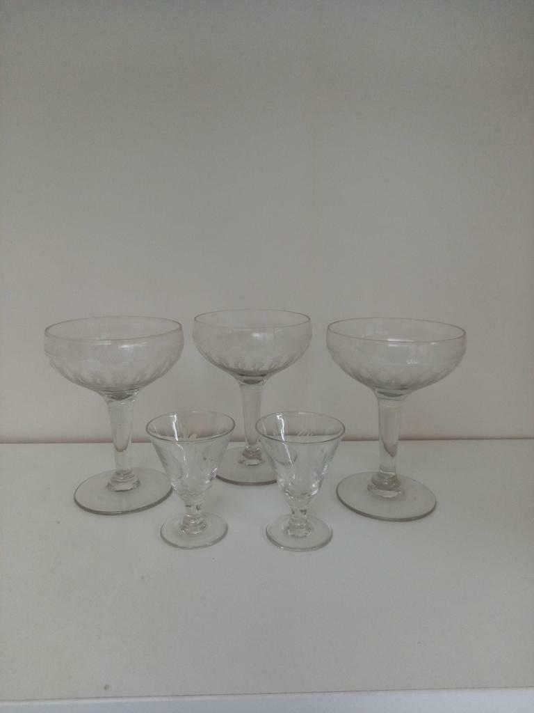 5 oude cocktailglazen, Ophalen, Zo goed als nieuw