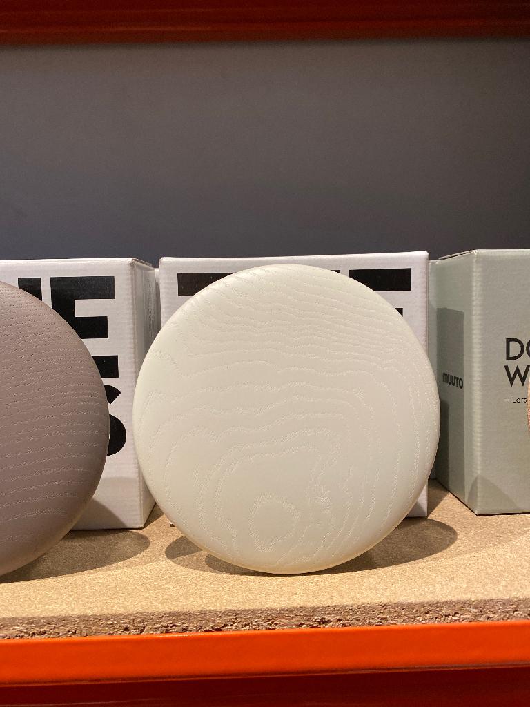 The dots 13cm muuto off white kapstok, Enlèvement ou Envoi, Neuf, Bois, Crochets muraux