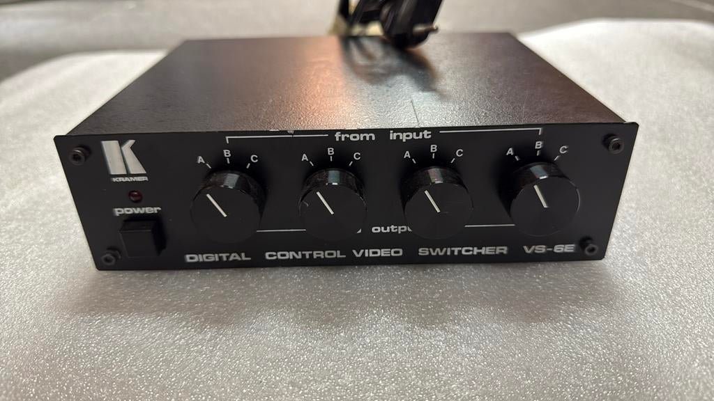 Switcher Video VGA + Audio Kramer, Ophalen of Verzenden, Zo goed als nieuw