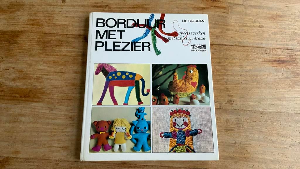 Borduur met plezier - speels werken met lapjes + draad, Gelezen, Lis Paludan, Ophalen of Verzenden, Borduren en Naaien