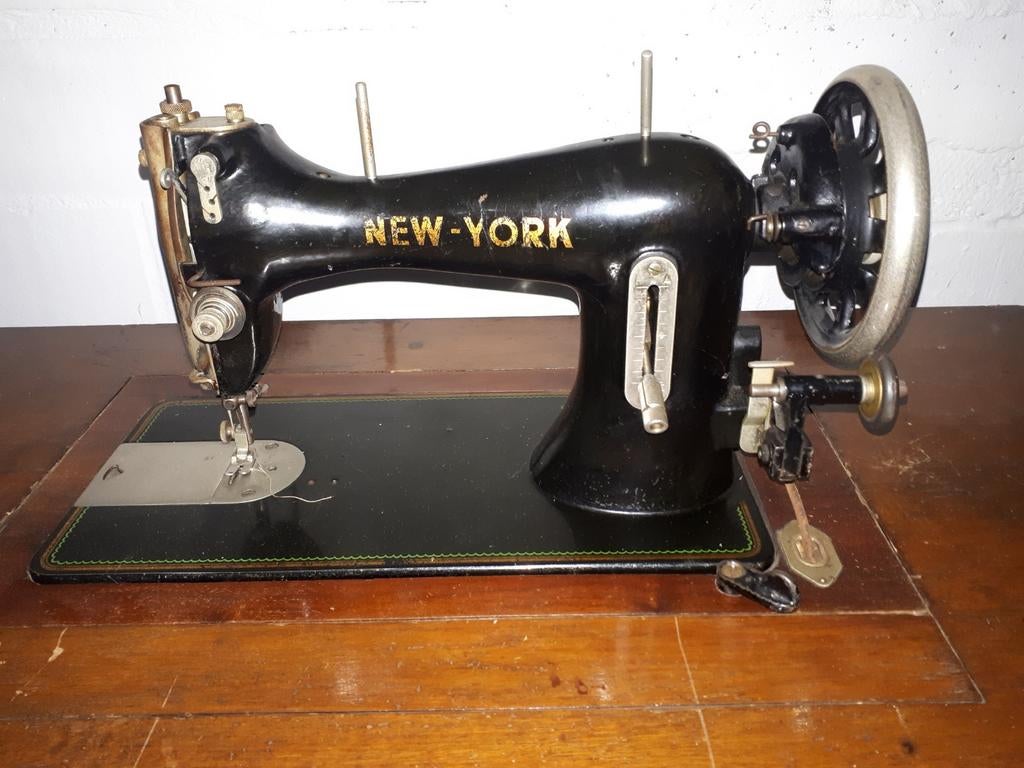 Machine à coudre ancienne, marque New York, Enlèvement