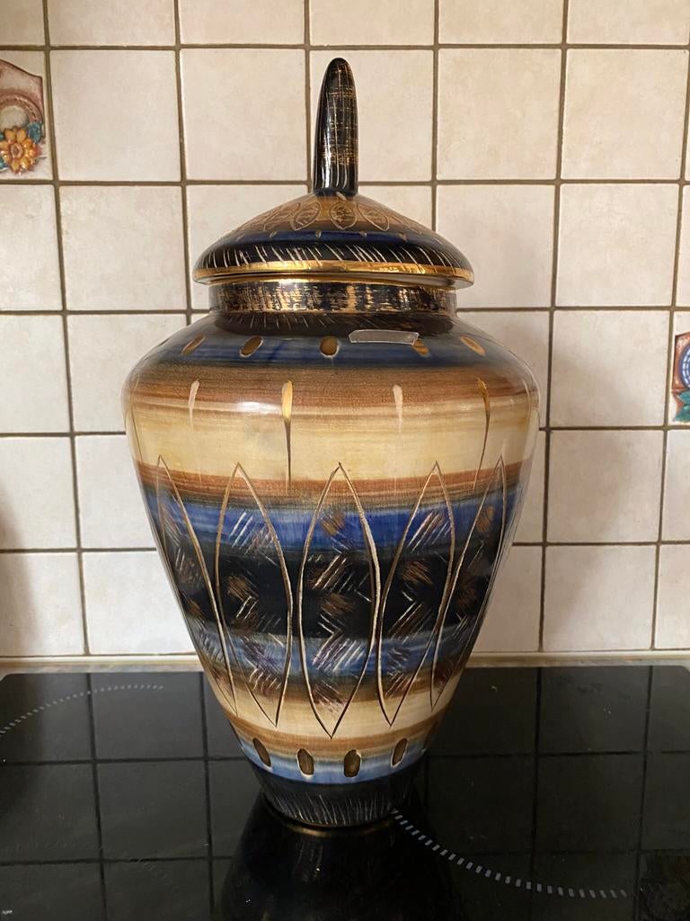 Grand pot avec couvercle