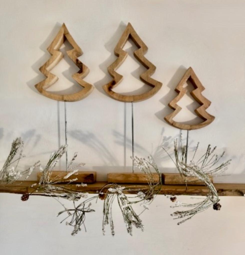 set van 3 natuur houten kerstboompjes op voet, Ophalen of Verzenden, Zo goed als nieuw
