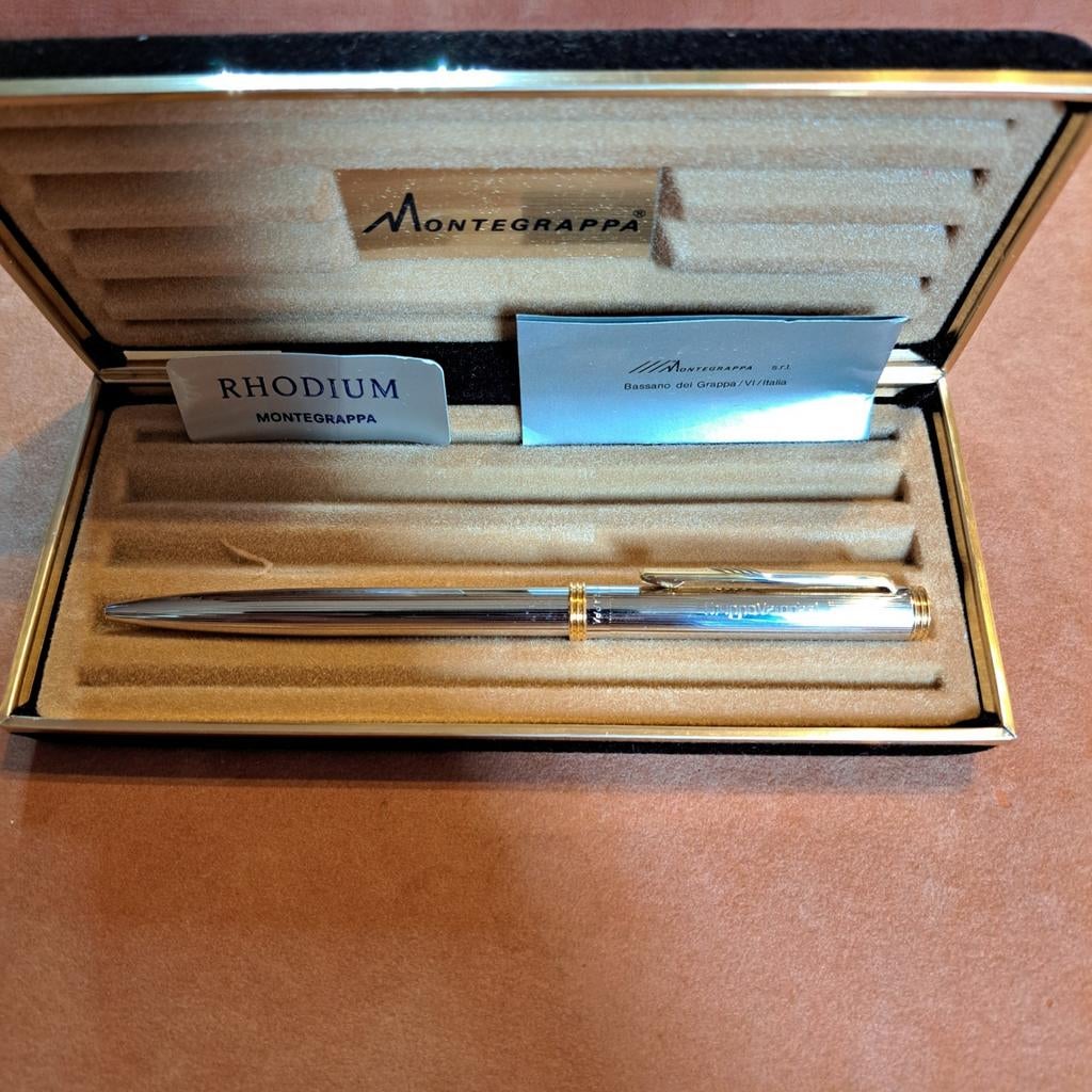 Stylo à bille en rhodium Montegrappa, Enlèvement ou Envoi, Comme neuf, Stylo à bille