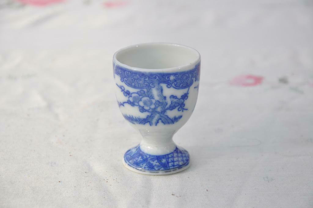 §  coquetier en porcelaine decor japonisant, Antiquités & Art, Enlèvement ou Envoi