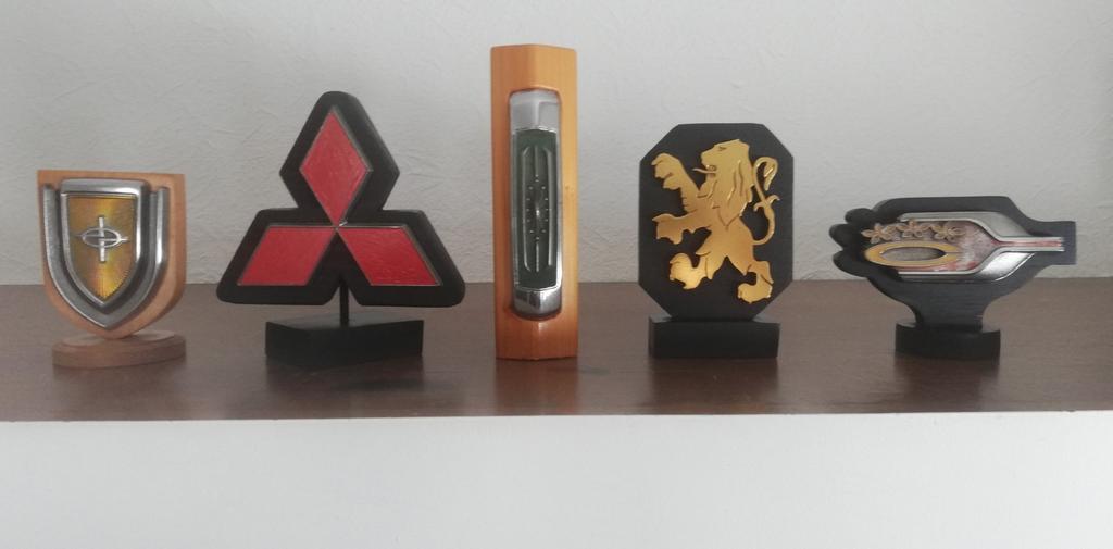 Oude auto emblemen, Ophalen of Verzenden