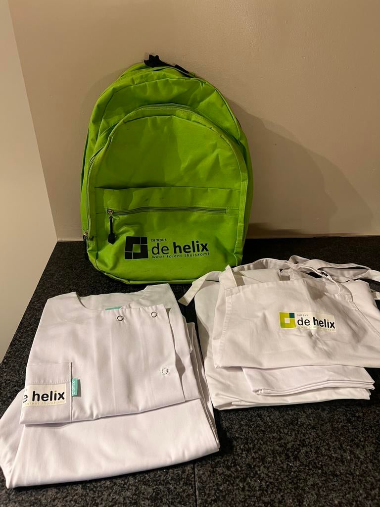 Campus De Helix: rugzak, 3 keukenschorten, 1 verzorgingspak, Enlèvement ou Envoi, Comme neuf