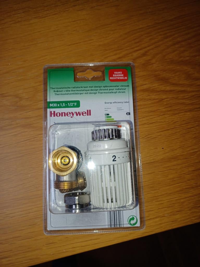 4 thermostatisch kranen voor radiator. Nog in de verpakking., Doe-het-zelf en Bouw, Sanitair, Ophalen