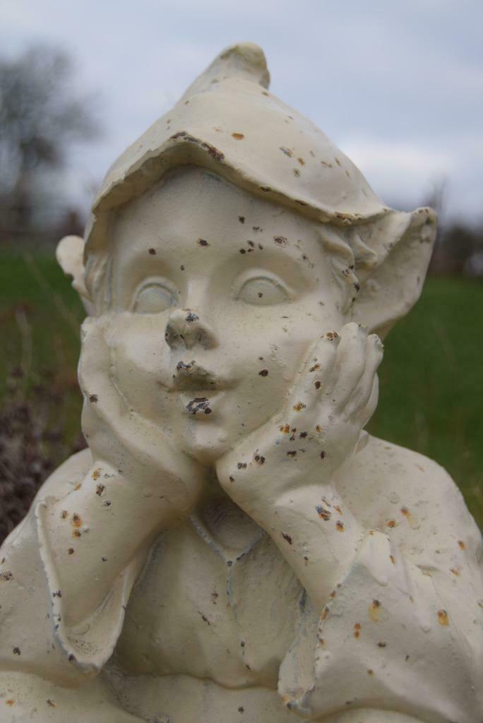 Grand lutin ,farfadet,gnome en fonte patinée, Enlèvement, Comme neuf, Autres matériaux, Nain de jardin