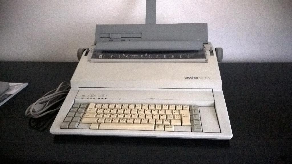 Typemachine electrisch : Brother CE 600, Ophalen of Verzenden, Gebruikt