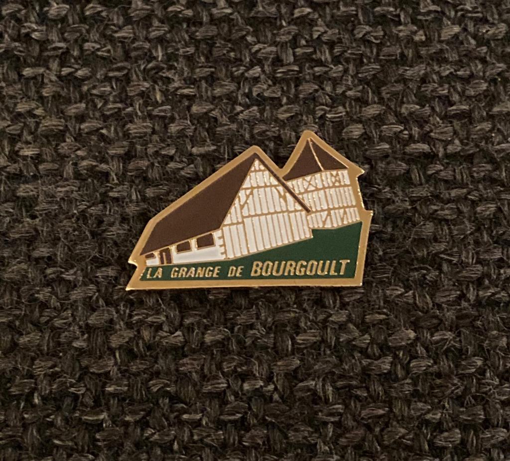 PIN - LA GRANGE DE BOURGOULT - HARQUENCY - FRANCE, Verzenden, Gebruikt, Stad of Land, Speldje of Pin