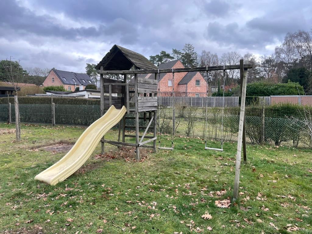 Buitenspeeltuig met schommels en glijbaan, Kinderen en Baby's, Speelgoed | Buiten | Speeltoestellen, Ophalen, Gebruikt, Schommel