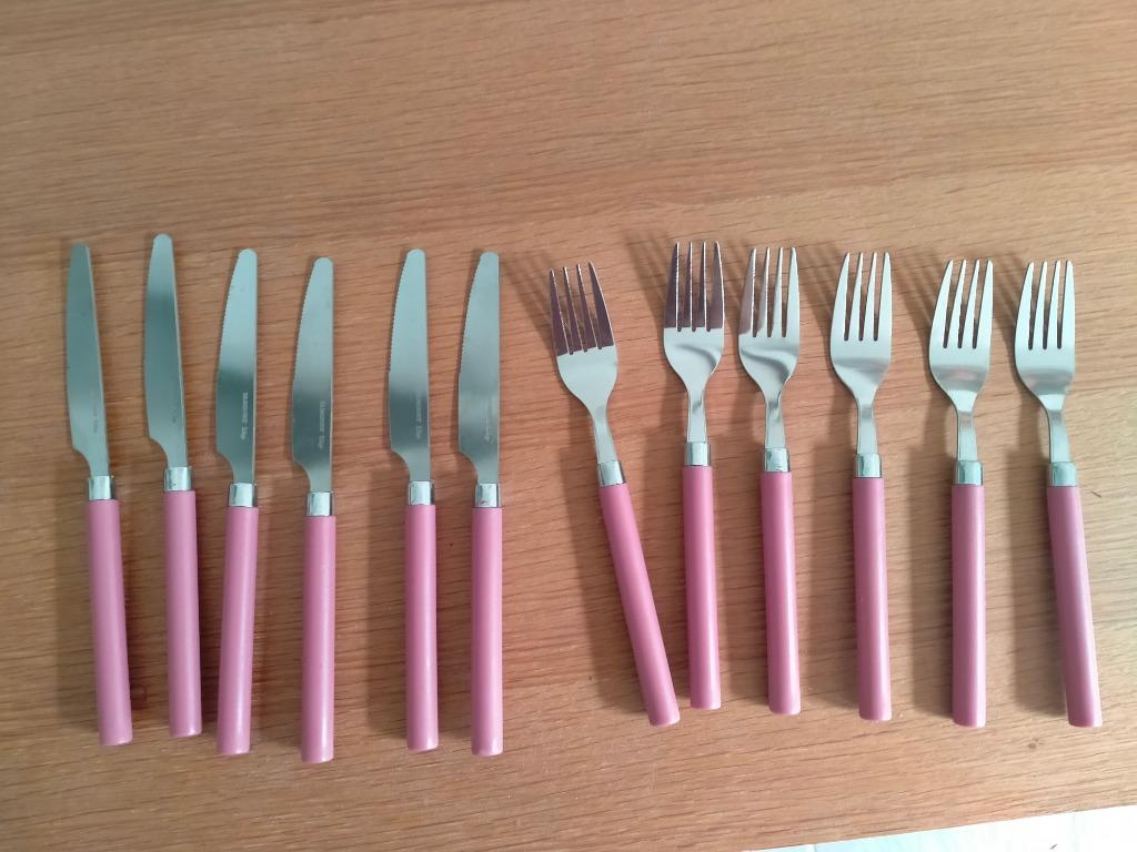 6 identieke messen en vorken, Ophalen of Verzenden, Zo goed als nieuw, Kunststof