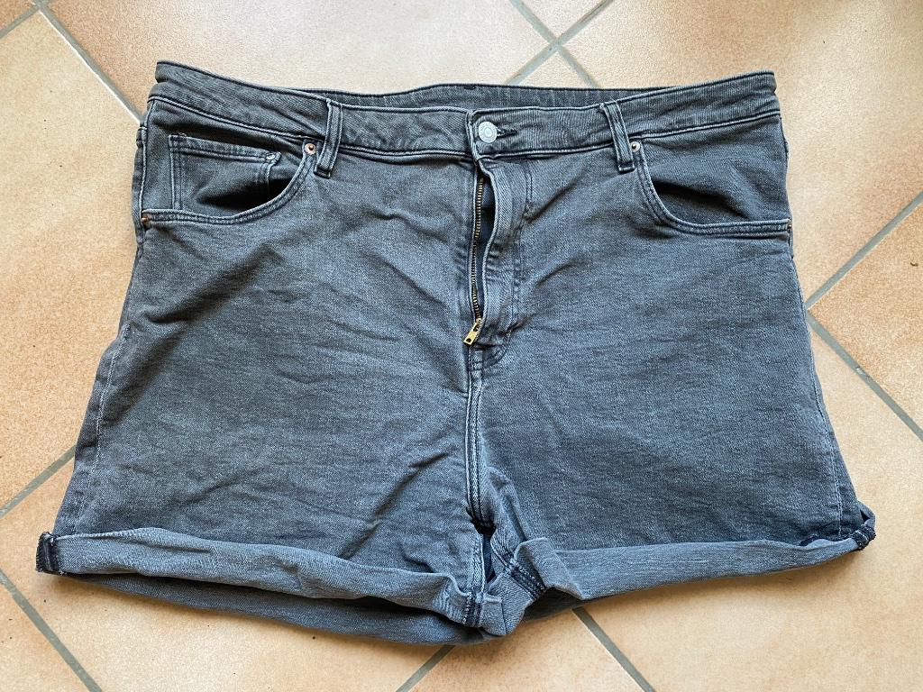 H&M Mom short zwarte jeans Ultra High Waist Maat 50, Kleding | Dames, H&M, Verzenden, Zwart, Overige jeansmaten